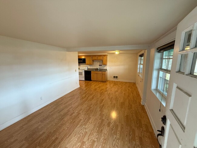 Queen Anne/Seattle 2bd 1bath duplex Unit f... - Queen Anne/Seattle 2bd 1bath duplex House Unit f...