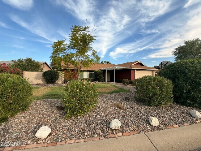 Building Photo - 16015 N 47th Dr