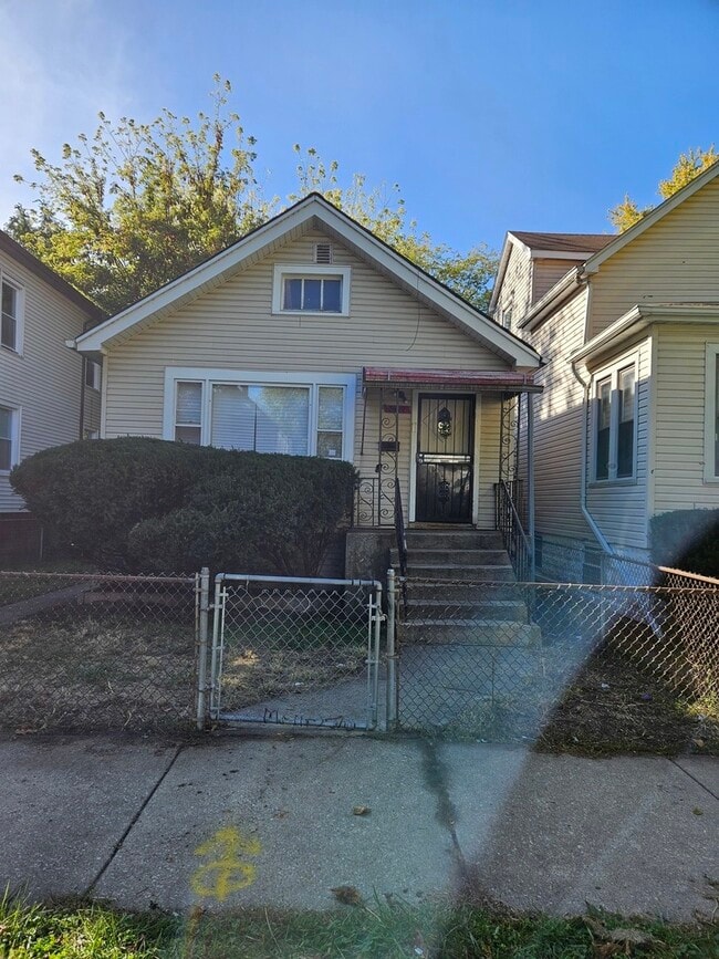 Building Photo - 8022 S Manistee Ave