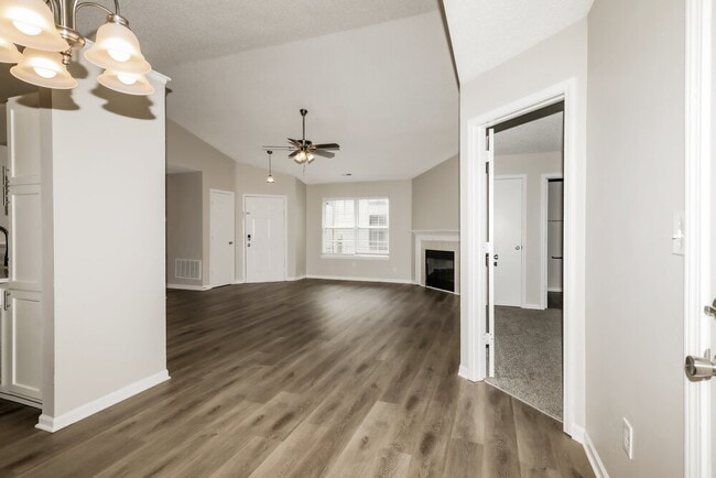 Photo - 280 Harts Ford Way