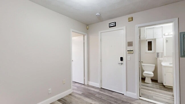 Photo - 137 Chelsea St Unit 2