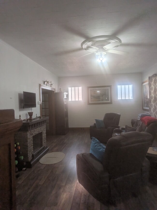 Photo - 1004 College Ave