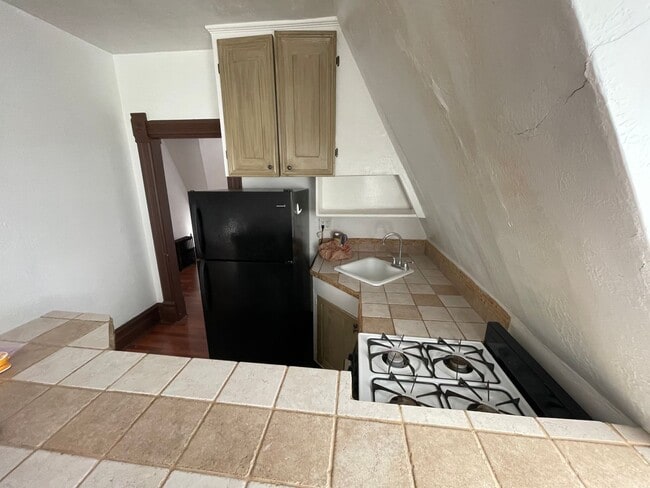 Photo - 1 Bedroom apartment with rooftop Balcony! Unit #10