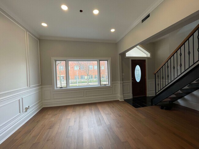 Photo - 3223 N Richmond St Unidad 1