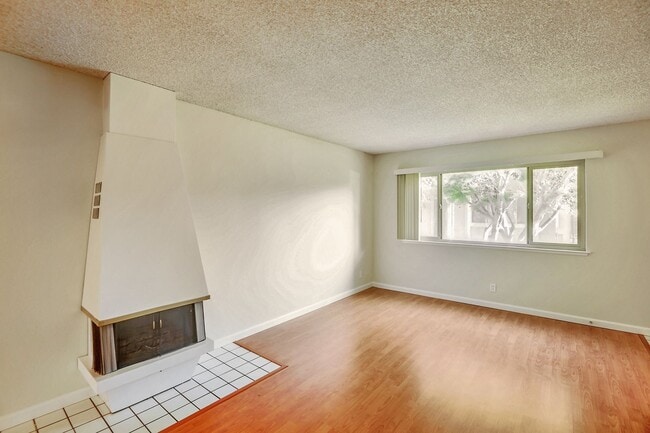 Photo - 2bed/2.5bath Townhouse with Updated Kitchen!