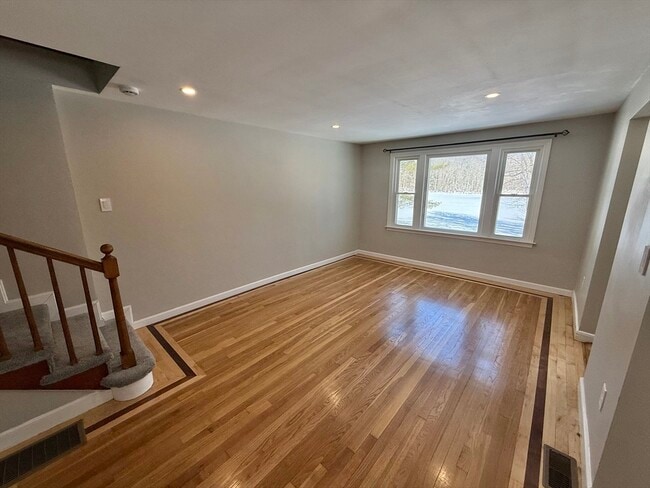 Building Photo - 252 Mechanic St