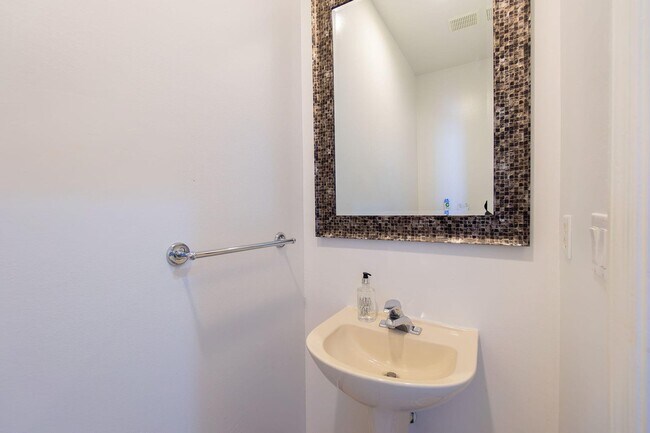 Photo - 213 River Bluff Ln