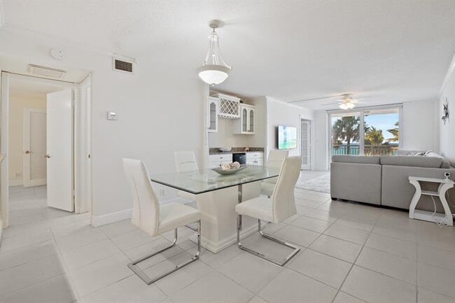 Building Photo - 1051 Hillsboro Mile Unit 305E Rental