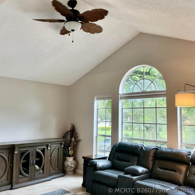 1125 Crystal Way Unit B