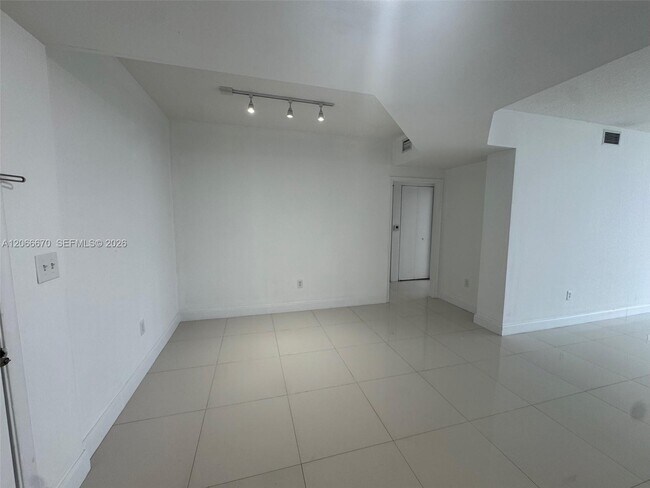 18800 NE 29th Ave Unit 1005