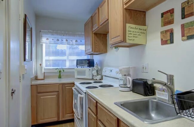 Photo - 914 W 23rd Ave Unit Cute Studio for Singles