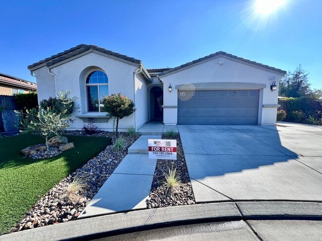 Building Photo - $2,900 Barstow & Leonard, 3 Bedroom + offi...