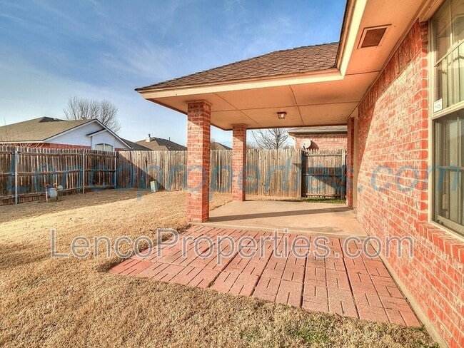 Photo - 1716 Briarcreek