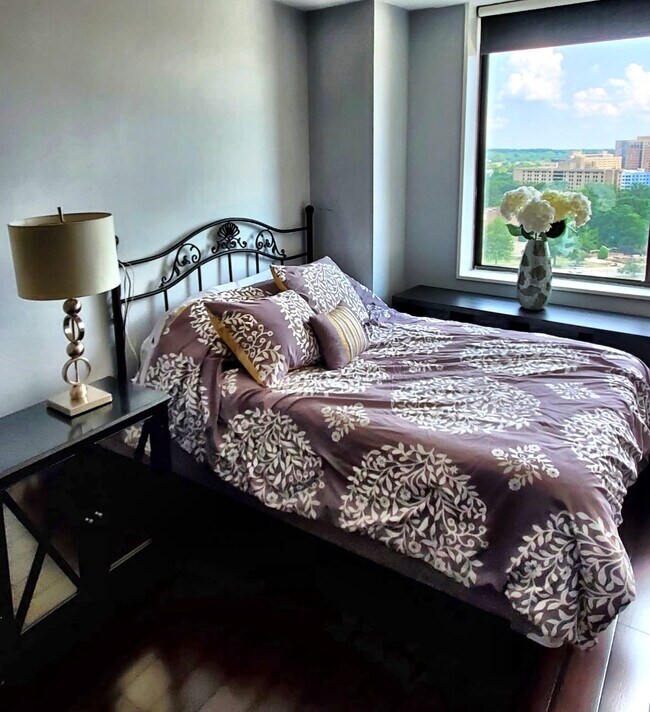 Bedroom 2 - 3713 S George Mason Dr Unidad 1402W