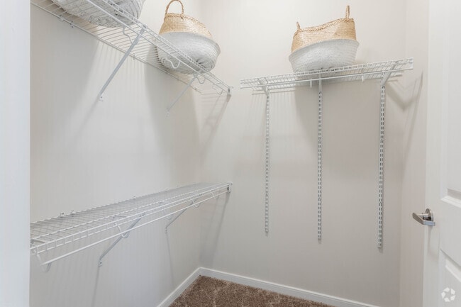 2BR, 2BA -1,208sqft