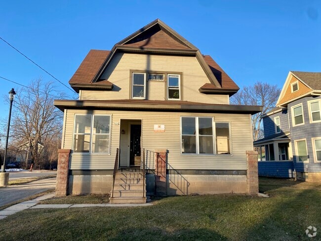 Building Photo - 824 Scott Ave Rental