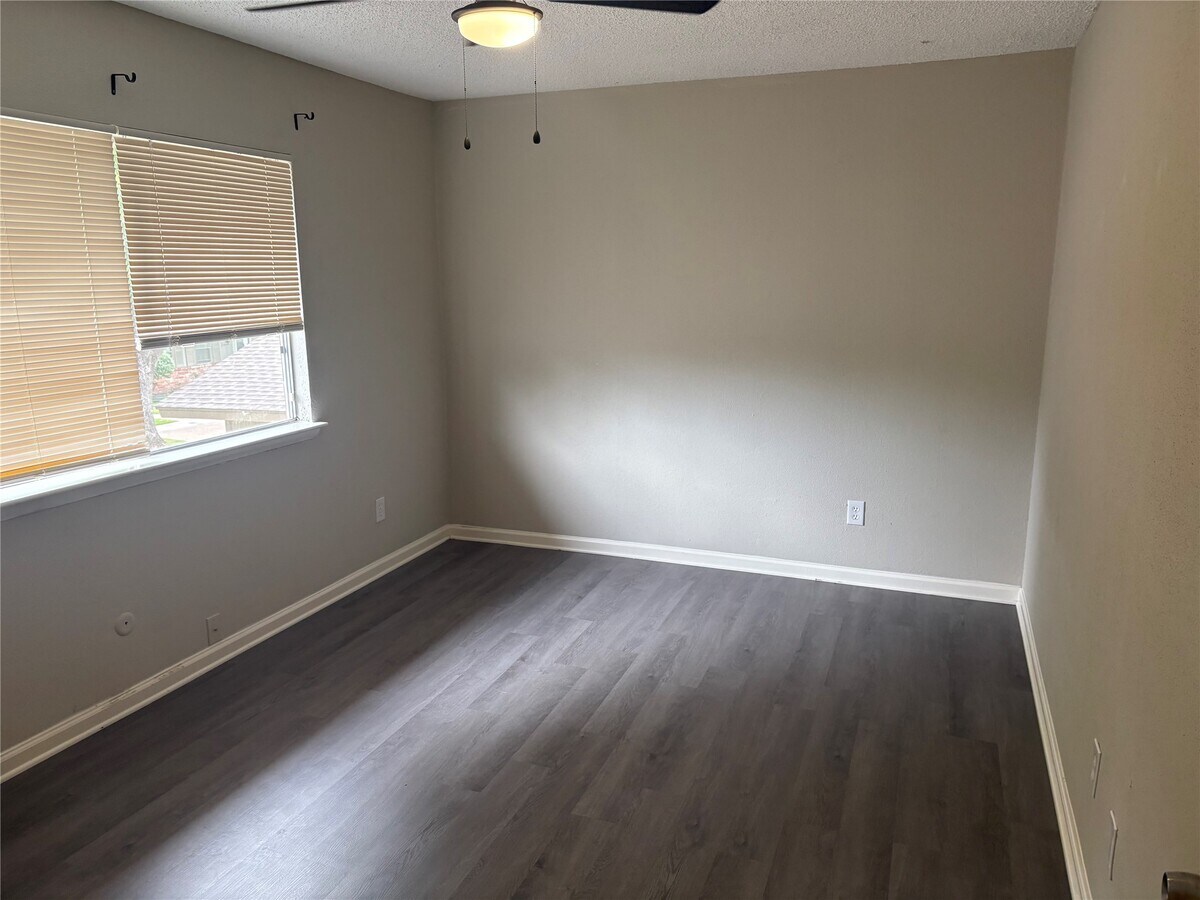 Photo - 5650 Birchmont Dr Unit B