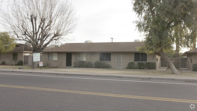 23 Palms - 23 Palms Apartments