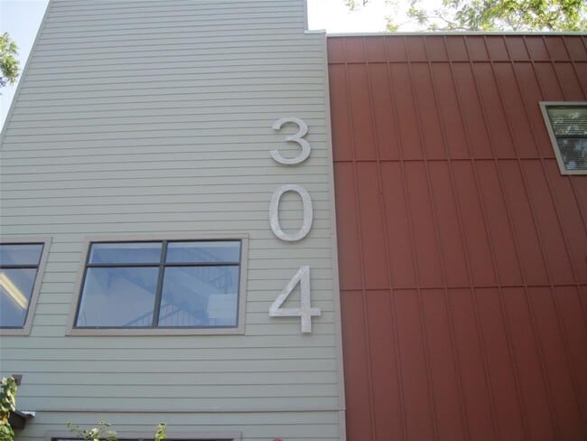 Building Photo - 304 E 30th St Unit 5
