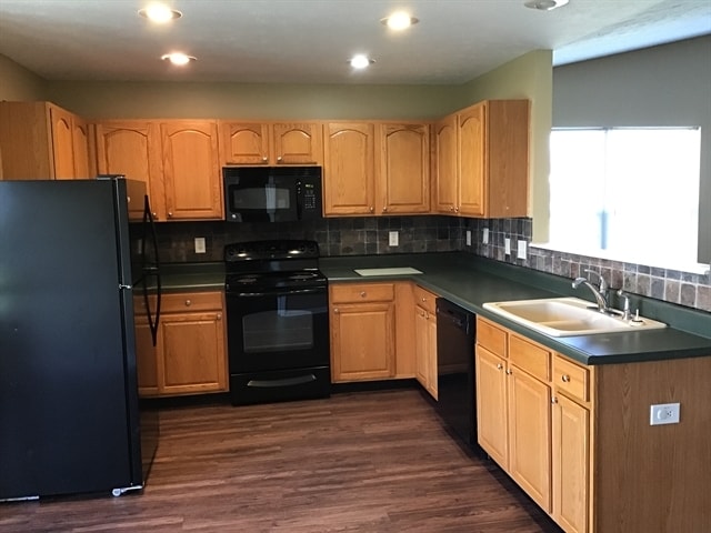 Photo - 829 Stonehenge Way