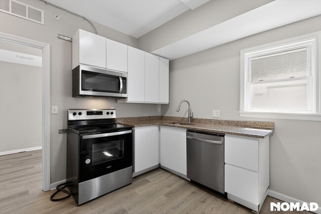 Photo - 558 Marston St