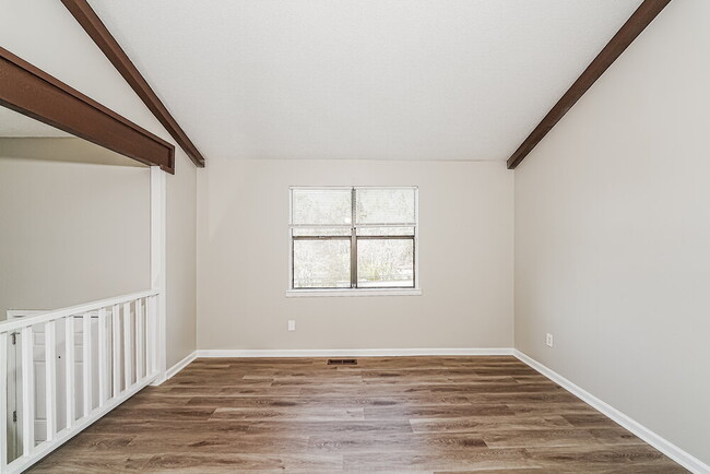 Photo - 933 Edwards Lake Rd