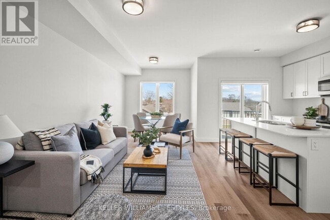 Photo - 470 Darcy Dr