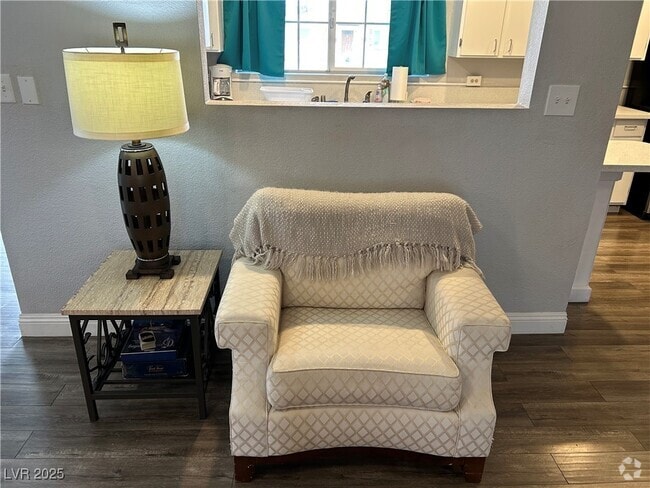 Building Photo - 2020 Santa Paula Dr Rental