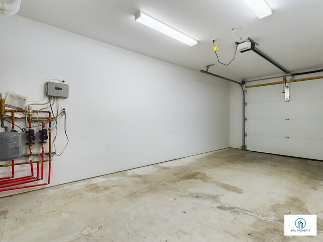 Photo - 130 Lewis St