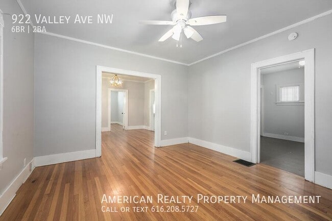 Photo - 922 Valley Ave NW