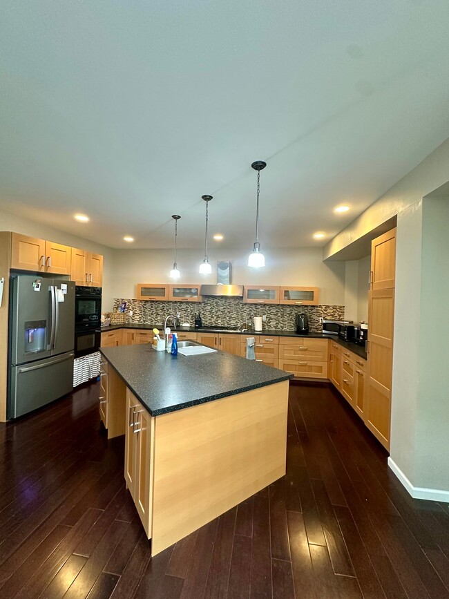 Building Photo - 128 3rd St NE