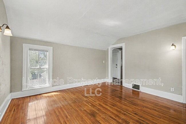 Photo - 329 Charles Ave SE