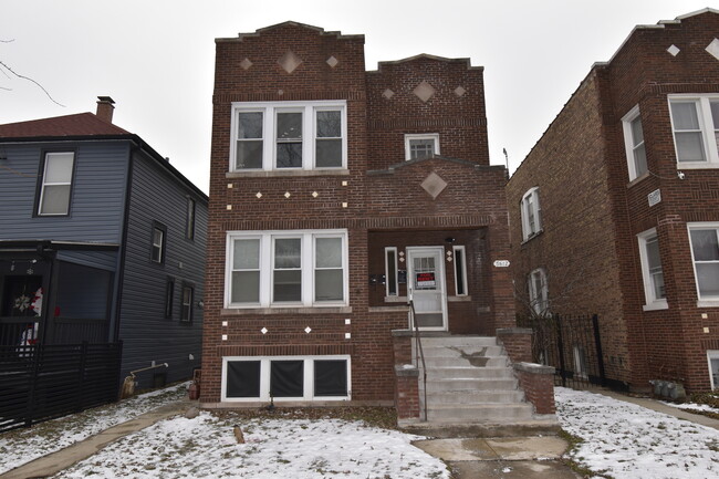 Building Photo - 5612 S Sawyer Ave