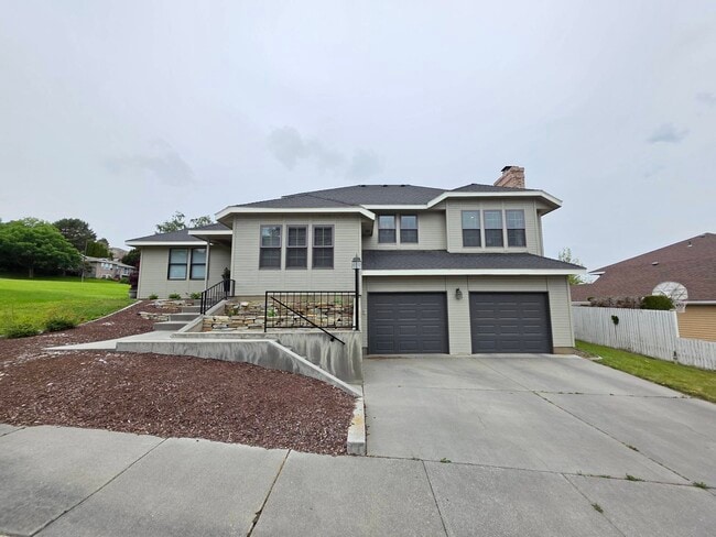 Building Photo - 4002 S Olson Pl