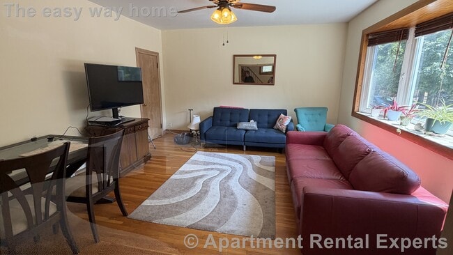 Photo - 131 Rindge Ave Unidad #1