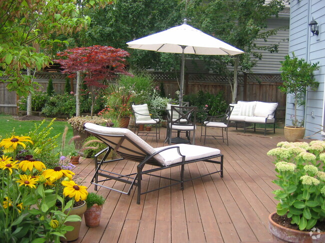 Deck at the back of the home - 3921 NW Banff Dr Rental