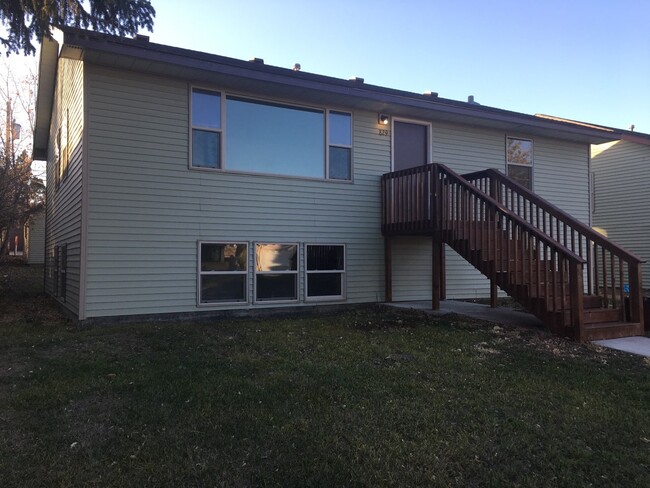 This home features new siding, windows, and shingles! - 829 3rd Ave W Casa Adosada