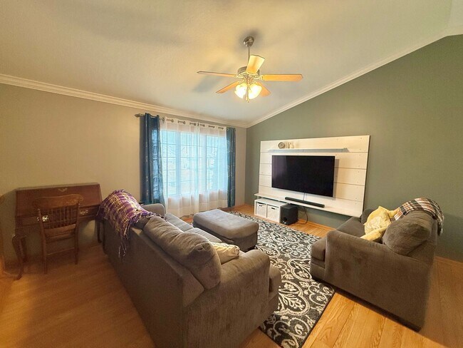 Photo - 331 Brookestone Dr SE