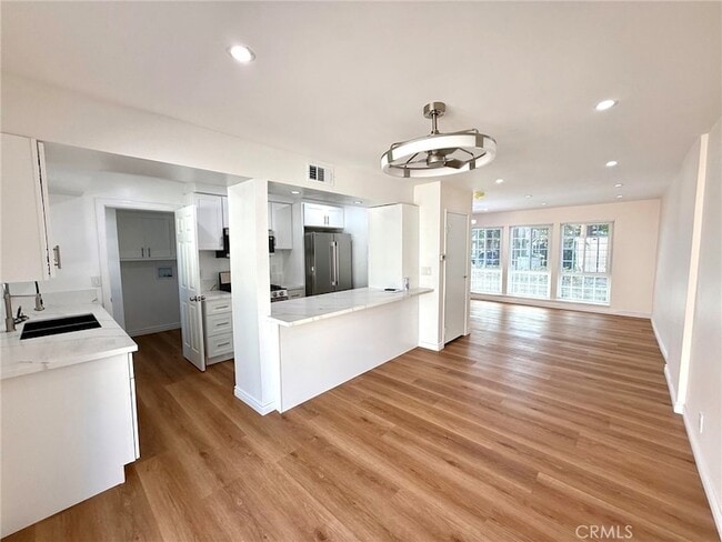 Photo - 1803 W Greenleaf Ave