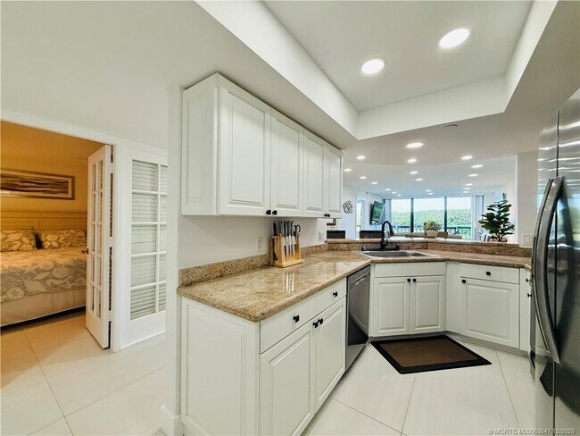 Building Photo - 8800 S Ocean Dr Unit 102