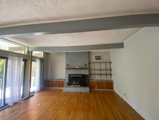 Photo - 218 Hillside Dr