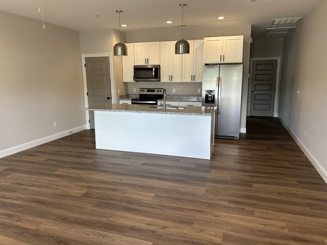 Photo - 1 BEDROOM 1 BATH APARTMENT WITH GARAGE FOR RENT AT CYPRESS RIDGE