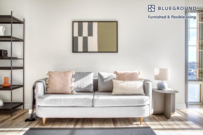 Photo - 360 H St NE Unidad SI FL3-ID417