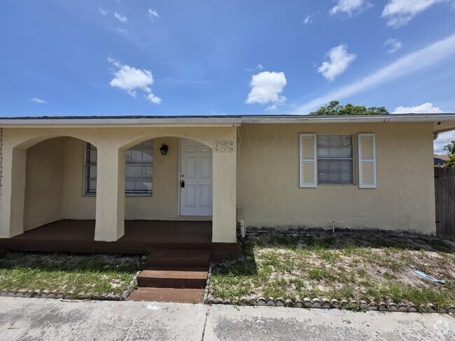 Building Photo - 978 Sumter Rd W Rental