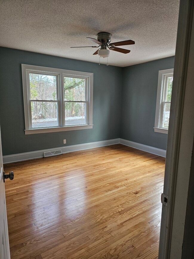 Photo - 548 Greenway Dr