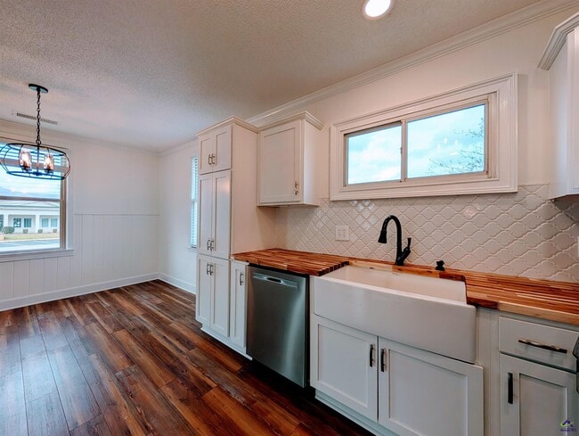 Photo - 1108 Washington St