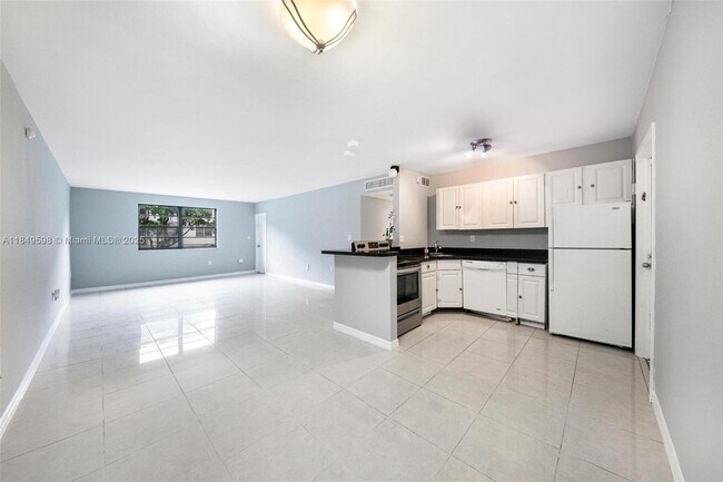 Building Photo - 9020 NE 8th Ave Unit 2G Rental