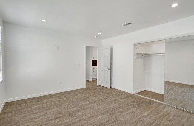 Photo - 6219 Glide Ave