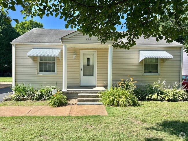 Building Photo - Beautifully Updated 2+ Bedroom Home with P...