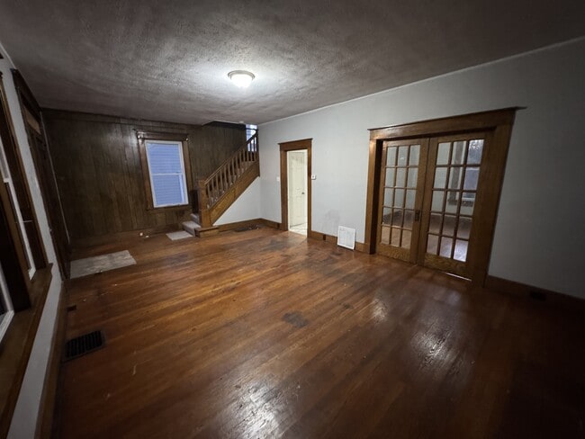 Photo - 459 N Main St